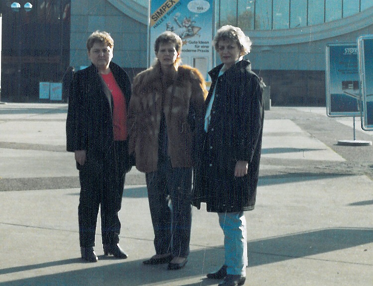 116-Jana Wolfova_Marie Kubelkova_Olga Weiserova.jpg